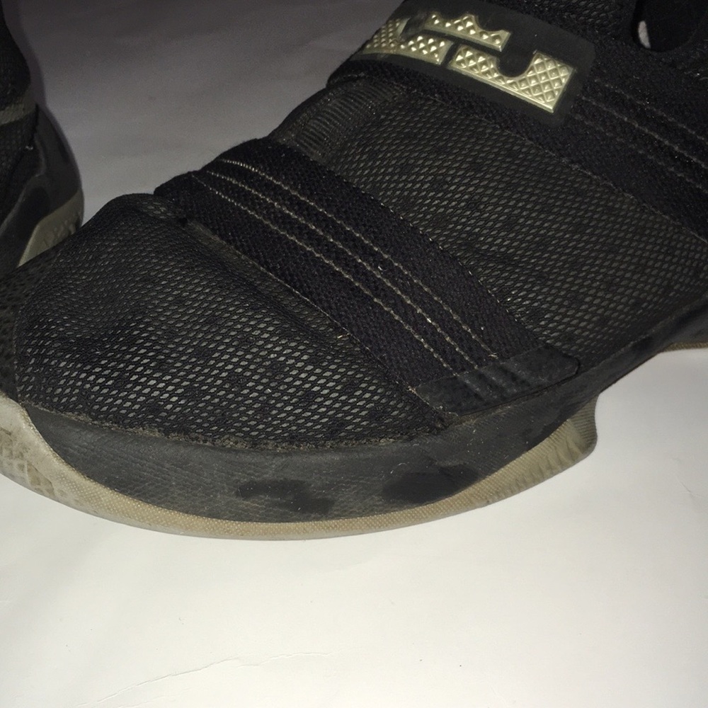 Nike Lebron James Boys Basketball Shoes - Picture 6 of 10